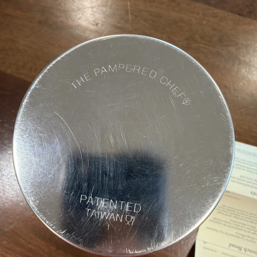 Pampered Chef Scalloped Bread Tube #1565 Loaf Pan & Use/Care/Recipe cards